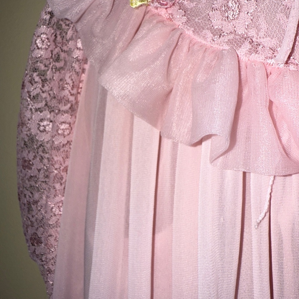 Delicate Pink Lace Robe - Picture 2 of 4